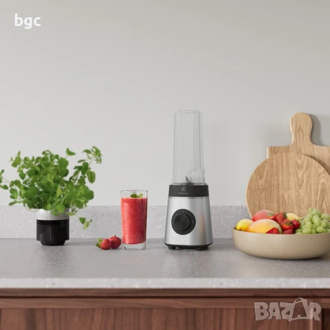 Блендер Electrolux Create 4 E4SB1-4ST, 350 W, 0,6 л, 2 скорости + Функция Pulse,, Подвижни остриета 