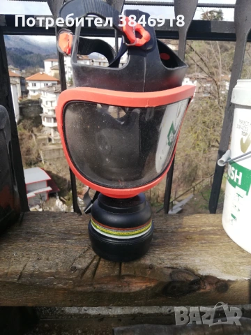 Продавам цяло лицева маска неизползвана подходяща за работа в тежка среда непропусклива от вода 