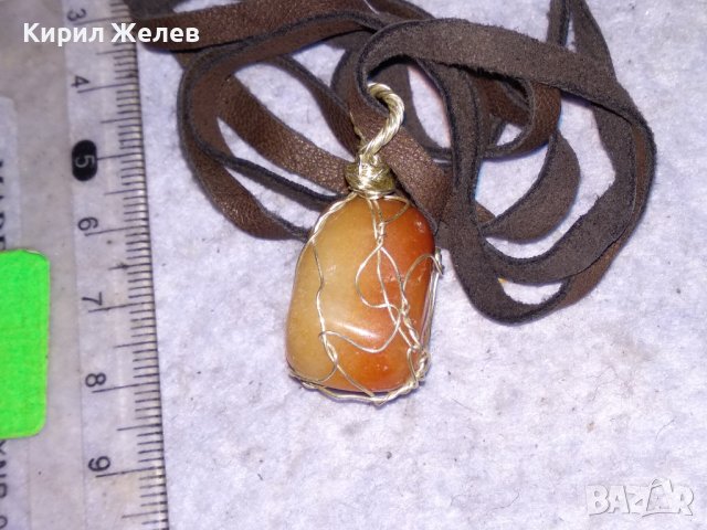 КРАСИВ ВИНТИДЖ - АРТ МЕДАЛЬОН НАТУРАЛЕН КАМЪК КАРНЕОЛ с ШНУРЧЕ от ВЕЛУР 21372, снимка 3 - Колиета, медальони, синджири - 41483256