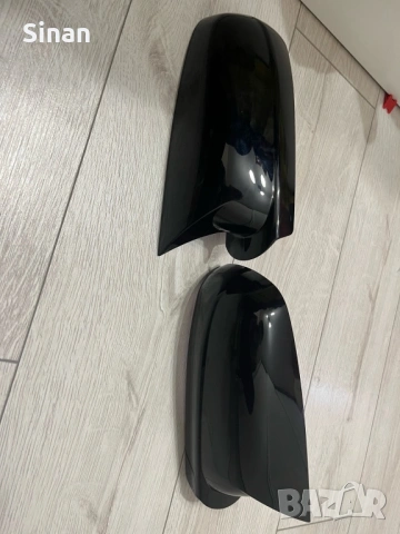 ЧИСТО НОВИ черни гланц капаци за огледала VW Golf 4 (1999–2004)