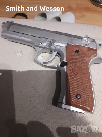Airsoft Beretta 92 ,6mm caliber .Мощност - 0,6джаула , снимка 2 - Въздушно оръжие - 56273785