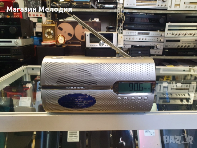 Радио Grundig Music Boy 51 В отлично техническо и визуално състояние.