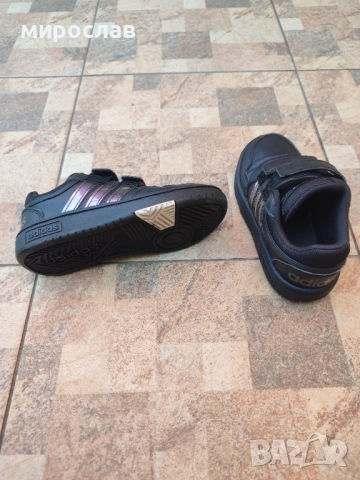 Детски маратонки Адидас 30-ти номер , снимка 4 - Детски маратонки - 51639852