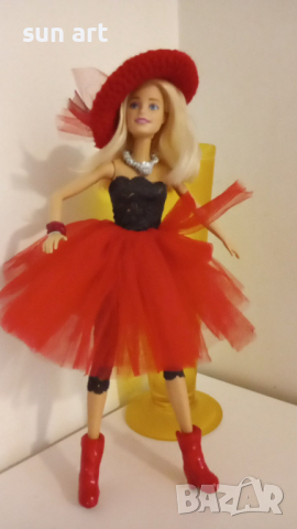 кукла Барби -Mattel с червена шапка, снимка 5 - Колекции - 44591158