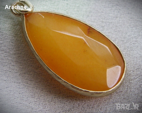 Голям позлатен медальон с хесонит гранат