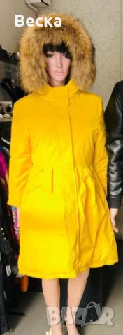 Продавам дълго зимно дамско яке в жълт цвят, снимка 3 - Якета - 51133167