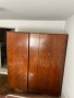 Гардероб Двукрилен с 3 чекмеджета и 4 рафта от орехово дърво с оригинално лаково покритие, снимка 4