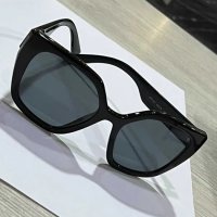 Продавам Дамски Слънчеви Очила Prada, снимка 2 - Слънчеви и диоптрични очила - 40842036
