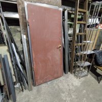 Метална входна врата с каса от Панелен апартамент - лява 85,5/194,5см, снимка 2 - Дограми - 39521260