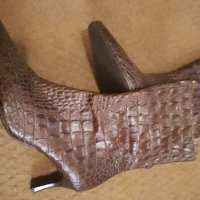Уникални боти от истинска крокодилска кожа, снимка 2 - Дамски боти - 41664440