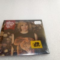 [НОВ] Queen Jenny - Small Town Misfits, снимка 1 - CD дискове - 42327495