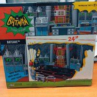 DC RETRO PLAYSET BATMAN 66 BATCAVE-Диорама, снимка 4 - Колекции - 41719119