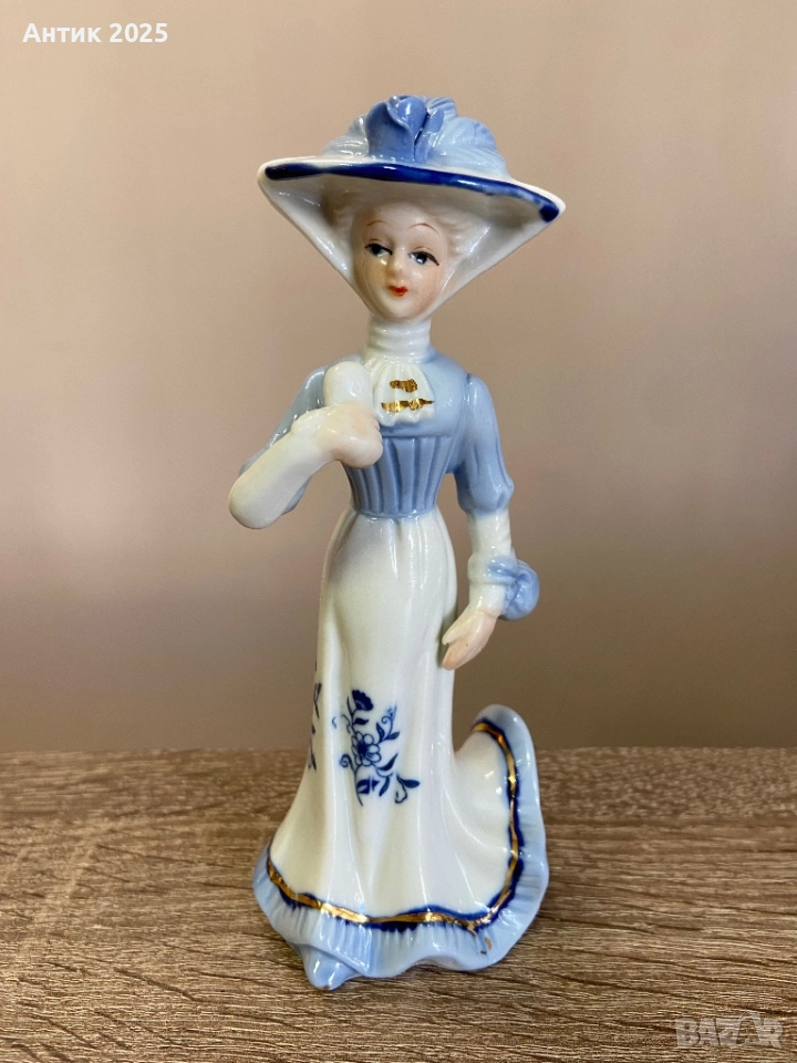 Винтидж порцеланова статуетка „Дама в синя рокля“, Европа, средата на ХХ век, снимка 1