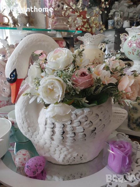 Кашпа лебед -бял, снимка 1