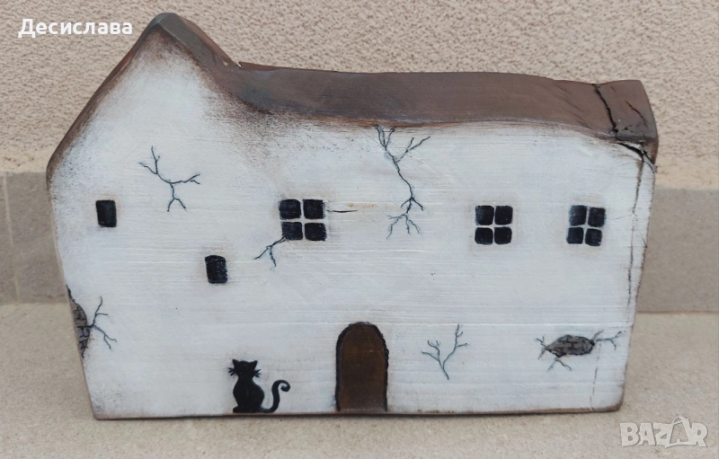 Дървена къща с котка , снимка 1