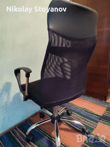 Офис стол JYSK, подходящ за бюро