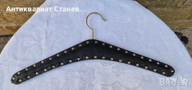 8 броя Винтидж кожени закачалки с капси

, снимка 18 - Антикварни и старинни предмети - 50341479