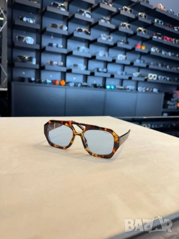 очила с черен обикновен калъф и Ув защита miu miu vehla cartier , снимка 10 - Слънчеви и диоптрични очила - 52093165