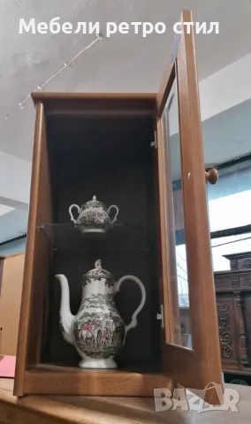 Малко, стилно помощно шкафче - витрина със стъклен рафт ''Vossheider Mobelgalerie''., снимка 5 - Шкафове - 49686504