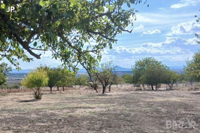 Слънчев парцел във вилна зона Каменец!
