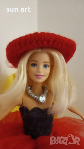 кукла Барби -Mattel с червена шапка, снимка 9 - Колекции - 44591158