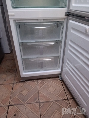 Иноксов комбиниран хладилник с фризер Liebherr Made in Germany с две години гаранция!, снимка 6 - Хладилници - 53867993