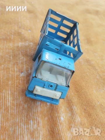 Камион кола ламаринена играчка