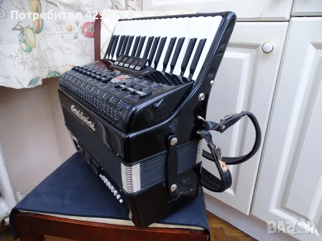 Акордеон Royal Standard Meteor – 80 баса, снимка 6 - Акордеони - 56289754