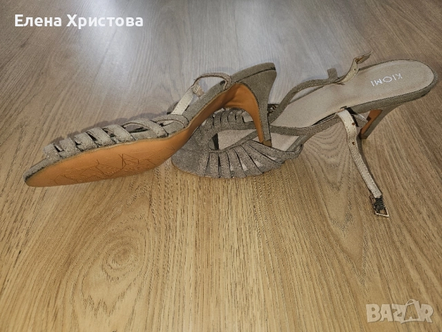 сиви сандали