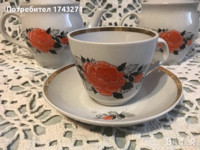 Порцеланов чайник, захарничка и чаша за чай произведени в СССР, снимка 2 - Сервизи - 44390280