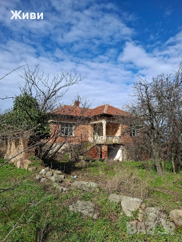 Самостоятелна къща с двор!, снимка 2 - Къщи - 53510872