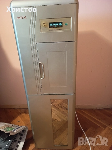 Диспенсър за топла и студена вода