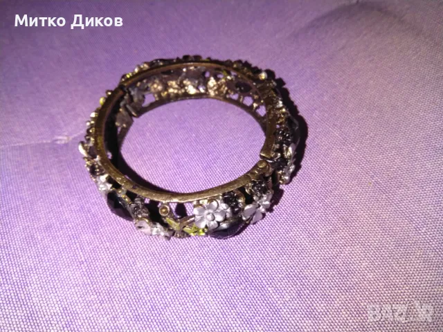 Месингова гривна с цветчета, снимка 2 - Гривни - 47441126