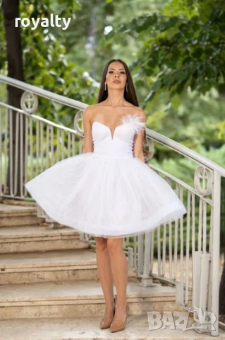 Къса бяла разкроена рокля с блясък и пера, снимка 5 - Рокли - 53528211