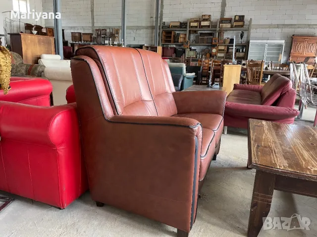 Двуместен кожен диван , снимка 4 - Дивани и мека мебел - 50055695