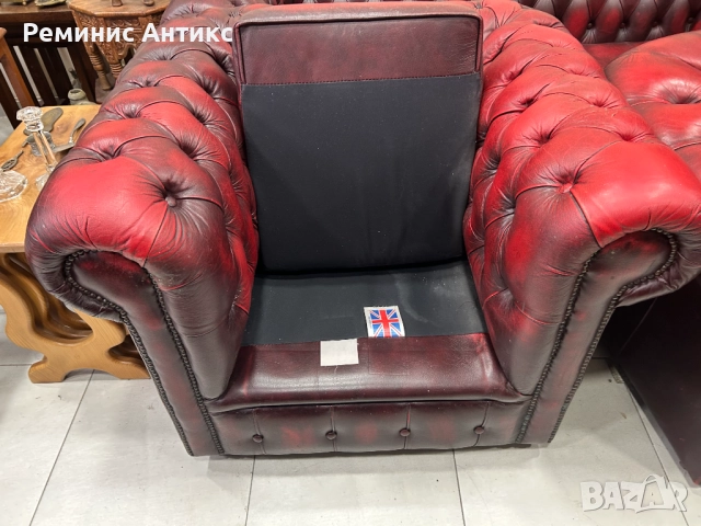 Табуретка, фотьойл и троен диван Chesterfield Oxblood., снимка 5 - Дивани и мека мебел - 52591429