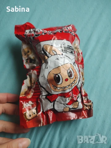 Колекционерски Labubu x Coca-Cola – Зимна лимитирана серия , снимка 3 - Колекции - 51302731