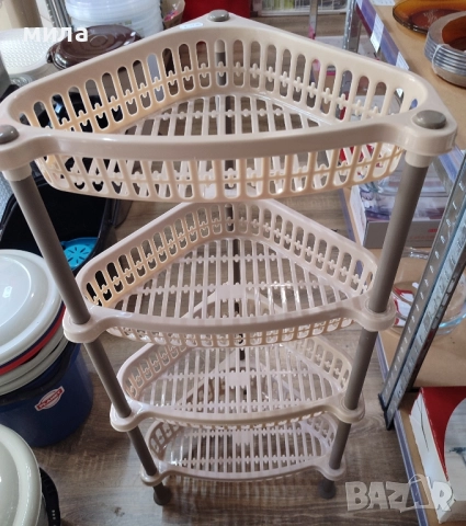 Етажерка триъгълна