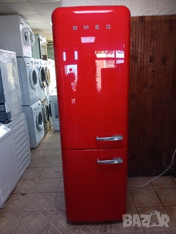 Като нов комбиниран хладилник с фризер Smeg ретро дизайн с две години гаранция!