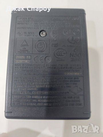 Оригинално зарядно за батерии Sony BC-CS3, снимка 2 - Батерии, зарядни - 39434888