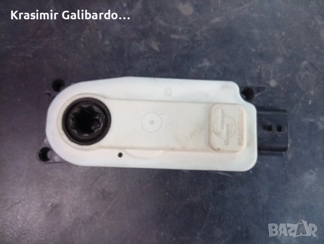 Мотор за отваряне на вентилационни клапи на Dacia Sandero Stepway 6477R1012