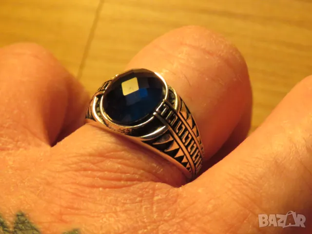 Старинен красив мъжки сребърен пръстен с голям красив  син сапфир Камъкът на кралете сребро