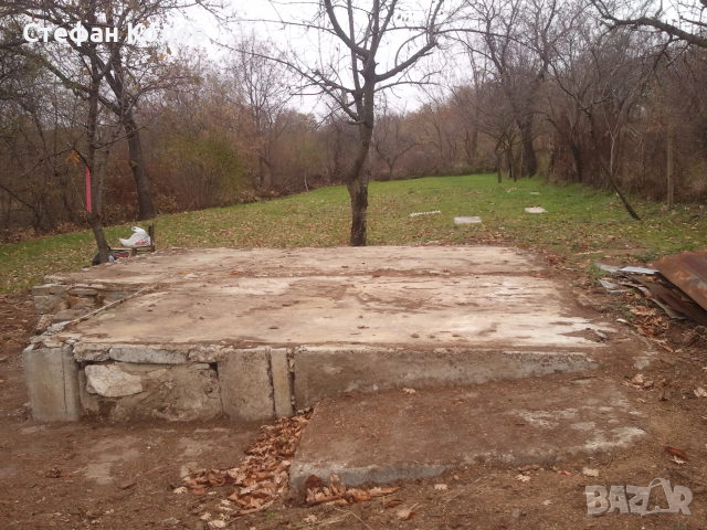 Продавам равно крайно дворно място 821 кв.м. в Ракитника на ул. 22-ра .