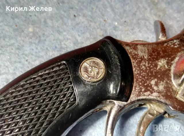 СТАРА КОЛЕКЦИОНЕРСКА ФИГУРАЛНА ГАЗОВА ЗАПАЛКА ПИСТОЛЕТЧЕ Тип РЕВОЛВЕР 47809, снимка 4 - Запалки - 47969062