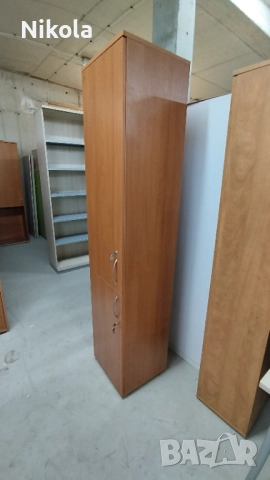 Еднокрил гардероб с рафтове на две нива със заключване - Офис шкафове 54/200/40, снимка 9 - Гардероби - 51843477
