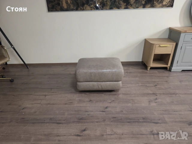 Бежова кожена табуретка.  100 % естествена кожа.  Състояние - нова!  Размери: дължина - 75 см; ширин