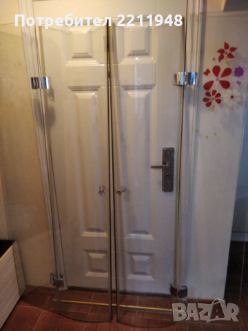  Продавам душ-кабина с две врати, стъклена, овална., снимка 2 - Врати за баня - 44747924