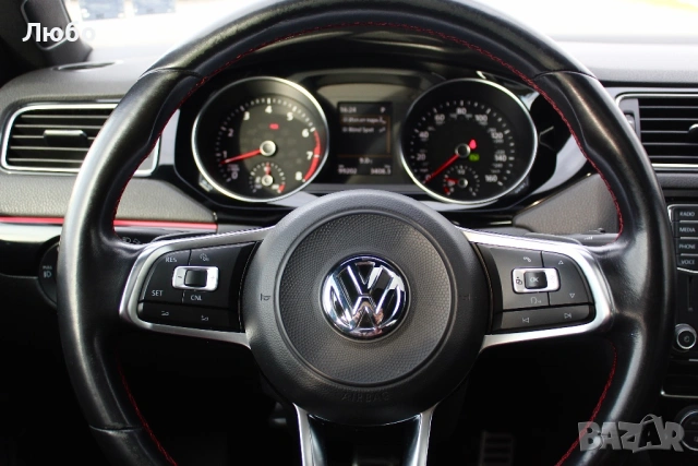 VW Jetta GLI 2018 г 211 кс DSG мъртва точка Park Assist CarPlay Android Auto, снимка 6 - Автомобили и джипове - 53575286