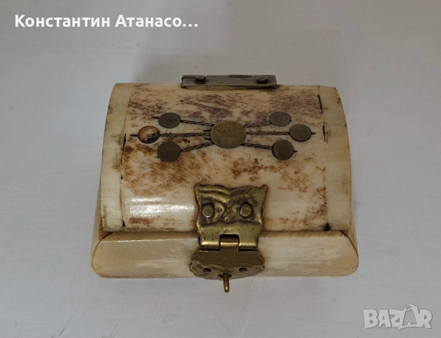 Стара кутийка от кокал и месинг