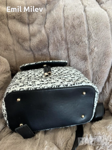 Дамска раница Guess, снимка 5 - Чанти - 52101098